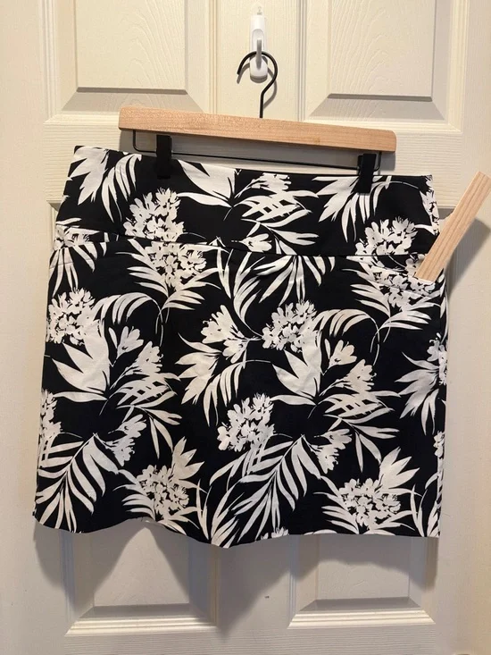 Black & White Floral Skort - Women's Summer Active Skort - Picture 2 of 10